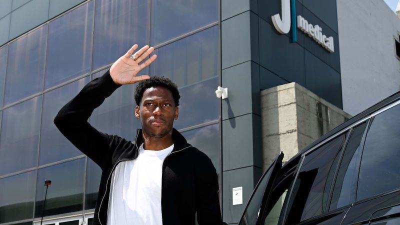 Tiền Đạo Jonathan David Gieo Mộng Bá Vương Cho Juventus